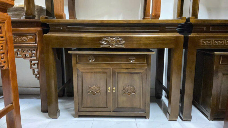 Bàn thờ gỗ